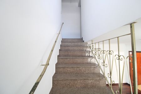 Casa à venda com 179m², 3 quartos e 2 vagasEscada