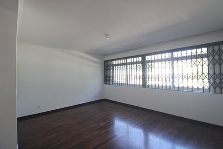 Casa à venda com 179m², 3 quartos e 2 vagasSala 1