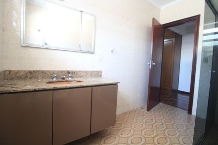 Casa à venda com 179m², 3 quartos e 2 vagasBanheiro da suíte