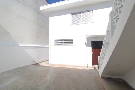 Casa à venda com 179m², 3 quartos e 2 vagasFundos da casa