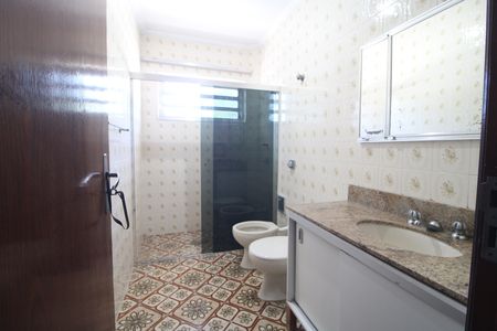 Casa à venda com 179m², 3 quartos e 2 vagasBanheiro comum