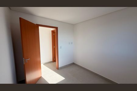 Quarto 2 de apartamento para alugar com 2 quartos, 66m² em Parque Amazonia, Goiânia