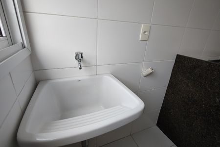 Área de Serviço de apartamento para alugar com 2 quartos, 60m² em Taquara, Rio de Janeiro