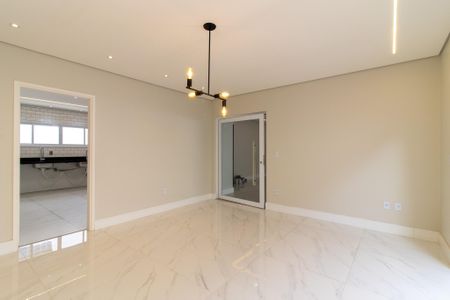 Casa à venda com 270m², 4 quartos e 4 vagas Casa à venda com 270m², 4 quartos e 4 vagasSala de Jantar