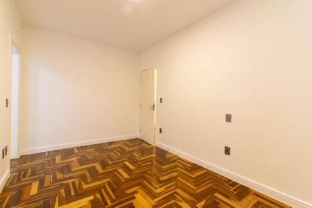 Casa à venda com 270m², 4 quartos e 4 vagas Casa à venda com 270m², 4 quartos e 4 vagasSuite 3