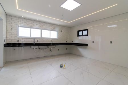 Casa à venda com 270m², 4 quartos e 4 vagas Casa à venda com 270m², 4 quartos e 4 vagasCozinha