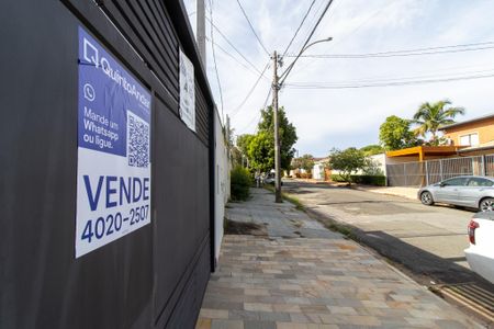 Casa à venda com 270m², 4 quartos e 4 vagas Casa à venda com 270m², 4 quartos e 4 vagasplaca