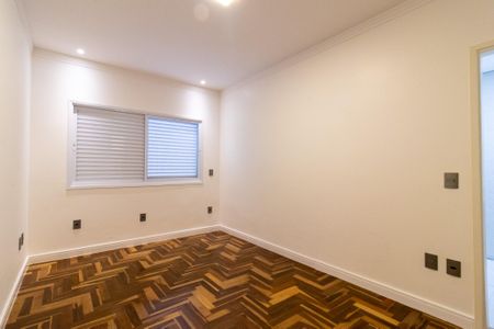 Casa à venda com 270m², 4 quartos e 4 vagas Casa à venda com 270m², 4 quartos e 4 vagasSuite 3