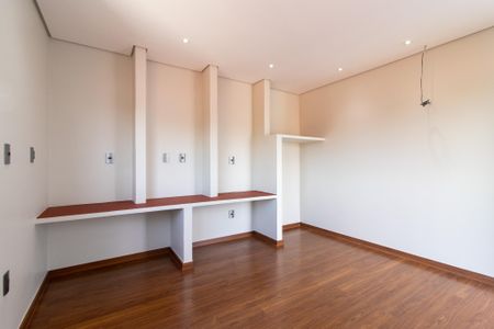 Casa à venda com 270m², 4 quartos e 4 vagas Casa à venda com 270m², 4 quartos e 4 vagasSobrado