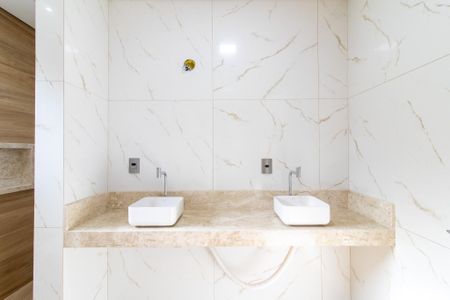 Casa à venda com 270m², 4 quartos e 4 vagas Casa à venda com 270m², 4 quartos e 4 vagasBanheiro da Suíte 1