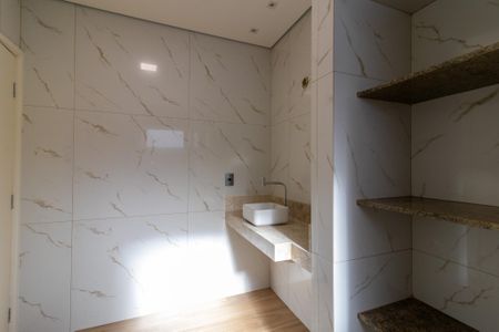Casa à venda com 270m², 4 quartos e 4 vagas Casa à venda com 270m², 4 quartos e 4 vagasBanheiro da Suíte 2