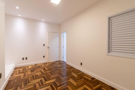 Casa à venda com 270m², 4 quartos e 4 vagas Casa à venda com 270m², 4 quartos e 4 vagasSuite 4