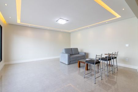 Casa à venda com 270m², 4 quartos e 4 vagas Casa à venda com 270m², 4 quartos e 4 vagasSala