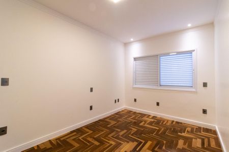 Casa à venda com 270m², 4 quartos e 4 vagas Casa à venda com 270m², 4 quartos e 4 vagasSuite 3