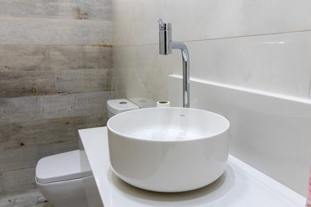 Casa à venda com 270m², 4 quartos e 4 vagas Casa à venda com 270m², 4 quartos e 4 vagasLavabo