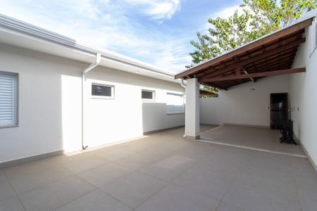 Casa à venda com 270m², 4 quartos e 4 vagas Casa à venda com 270m², 4 quartos e 4 vagasÁrea externa