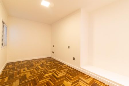 Casa à venda com 270m², 4 quartos e 4 vagas Casa à venda com 270m², 4 quartos e 4 vagasSuite 4