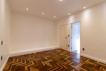 Casa à venda com 270m², 4 quartos e 4 vagas Casa à venda com 270m², 4 quartos e 4 vagasSuite 2