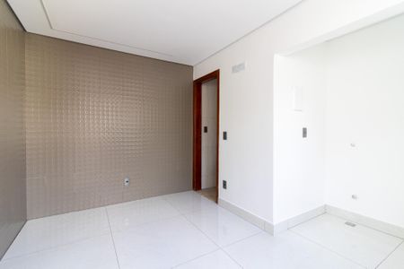 Casa à venda com 270m², 4 quartos e 4 vagas Casa à venda com 270m², 4 quartos e 4 vagasSobrado