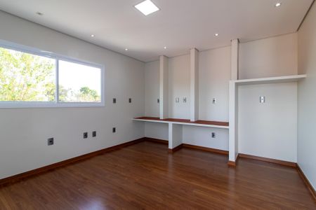 Casa à venda com 270m², 4 quartos e 4 vagas Casa à venda com 270m², 4 quartos e 4 vagasSobrado