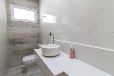 Casa à venda com 270m², 4 quartos e 4 vagas Casa à venda com 270m², 4 quartos e 4 vagasLavabo