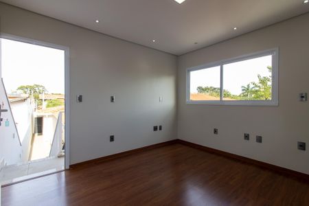 Casa à venda com 270m², 4 quartos e 4 vagas Casa à venda com 270m², 4 quartos e 4 vagasSobrado