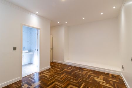 Casa à venda com 270m², 4 quartos e 4 vagas Casa à venda com 270m², 4 quartos e 4 vagasSuite 1