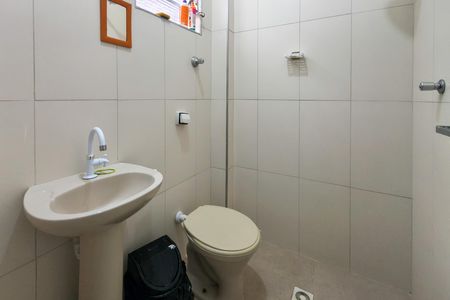 Casa para alugar com 65m², 2 quartos e sem vaga Casa para alugar com 65m², 2 quartos e sem vagaBanheiro de serviço