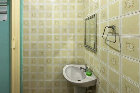 Casa para alugar com 65m², 2 quartos e sem vaga Casa para alugar com 65m², 2 quartos e sem vagaBanheiro social