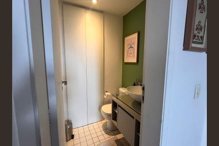 Apartamento à venda com 83m², 2 quartos e 1 vaga Apartamento à venda com 83m², 2 quartos e 1 vagaBanheiro