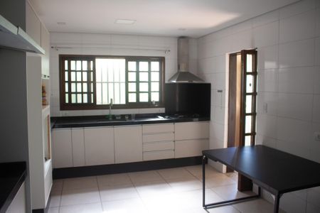 Casa para alugar com 250m², 3 quartos e 2 vagas Casa para alugar com 250m², 3 quartos e 2 vagasCozinha