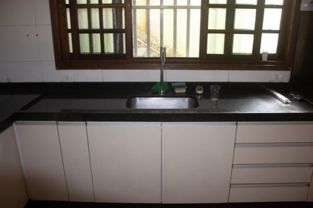 Casa para alugar com 250m², 3 quartos e 2 vagas Casa para alugar com 250m², 3 quartos e 2 vagasCozinha