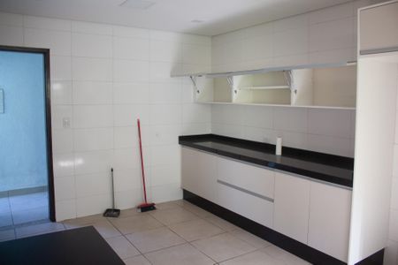 Casa para alugar com 250m², 3 quartos e 2 vagas Casa para alugar com 250m², 3 quartos e 2 vagasCozinha