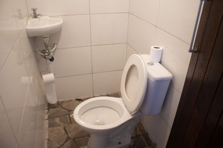 Casa para alugar com 250m², 3 quartos e 2 vagas Casa para alugar com 250m², 3 quartos e 2 vagasBanheiro de serviço