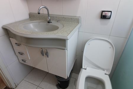 Casa à venda com 140m², 4 quartos e 2 vagasBanheiro 1
