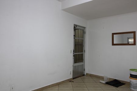 Casa à venda com 140m², 4 quartos e 2 vagasSala