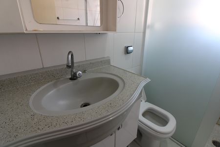 Casa à venda com 140m², 4 quartos e 2 vagasBanheiro 1