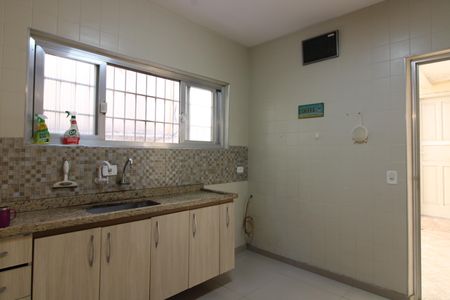 Casa à venda com 140m², 4 quartos e 2 vagasCozinha