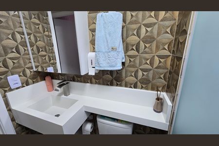 Apartamento à venda com 82m², 2 quartos e 1 vaga Apartamento à venda com 82m², 2 quartos e 1 vagaBanheiro