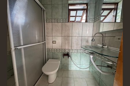 Banheiro da Suíte de casa para alugar com 3 quartos, 200m² em Jardim Dayaquinha, Osasco