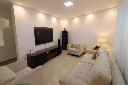 Casa para alugar com 175m², 4 quartos e 4 vagasSala
