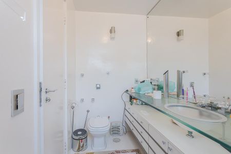 Apartamento à venda com 170m², 3 quartos e 1 vaga Apartamento à venda com 170m², 3 quartos e 1 vagaBanheiro da Suíte 2