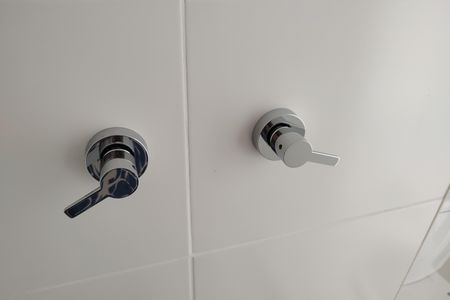 Banheiro Social de apartamento para alugar com 2 quartos, 59m² em Taquara, Rio de Janeiro