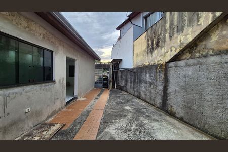 Casa à venda com 100m², 2 quartos e 2 vagasÁrea externa 