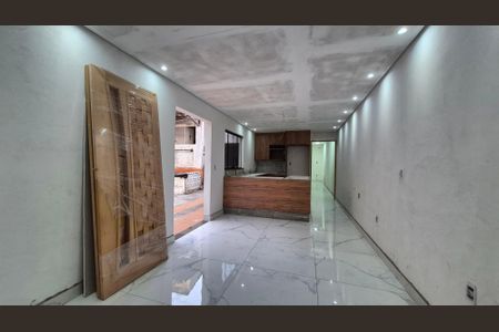 Casa à venda com 100m², 2 quartos e 2 vagasSala 
