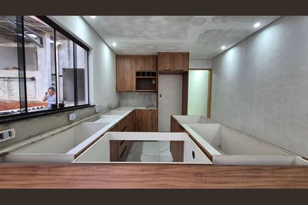 Casa à venda com 100m², 2 quartos e 2 vagasCozinha 