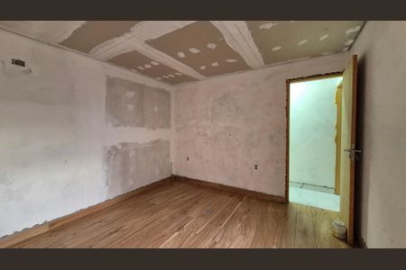 Casa à venda com 100m², 2 quartos e 2 vagasQuarto 