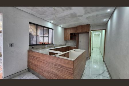 Casa à venda com 100m², 2 quartos e 2 vagasCozinha 