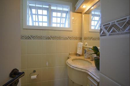 Lavabo - Sala de casa para alugar com 4 quartos, 249m² em Espírito Santo, Porto Alegre