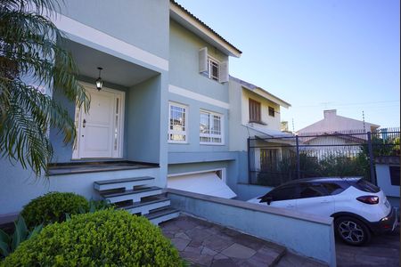 Casa para alugar com 249m², 4 quartos e 2 vagas Casa para alugar com 249m², 4 quartos e 2 vagasFachada